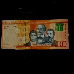 $100 dollar Dominican bill
